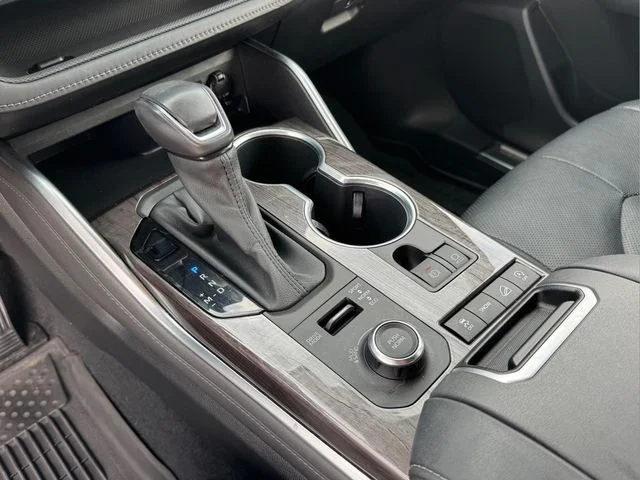 Used 2021 White Toyota Platinum image 22