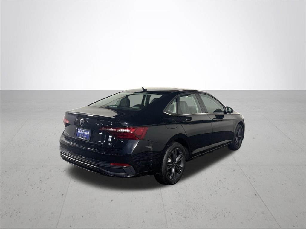Certified Used 2022 Deep Black Pearl Volkswagen 1.5T SE image 8