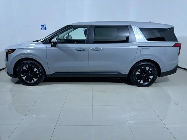 New 2027 CERAMIC SILVER Kia LXS image 5