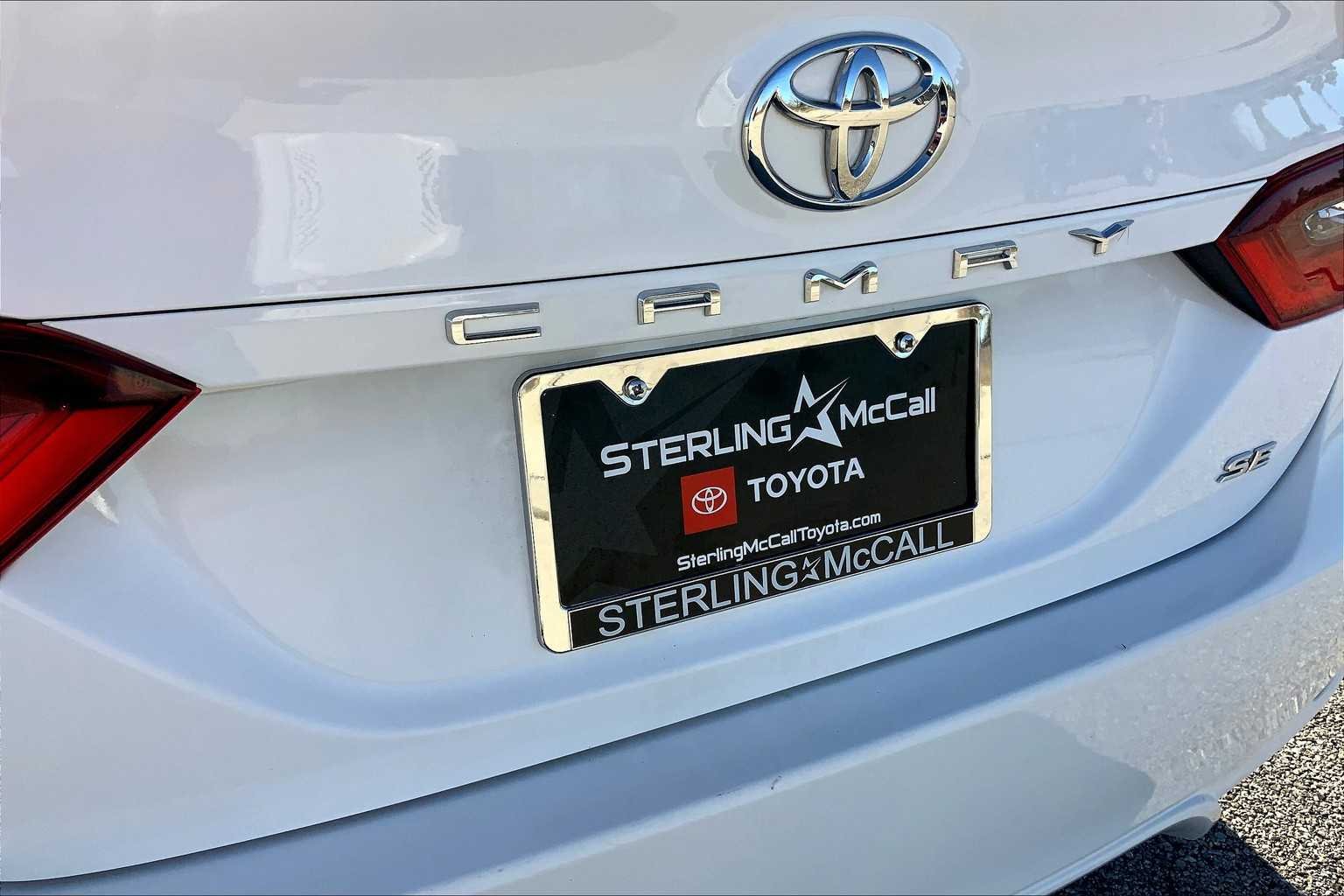 Used 2022 White Toyota SE image 10