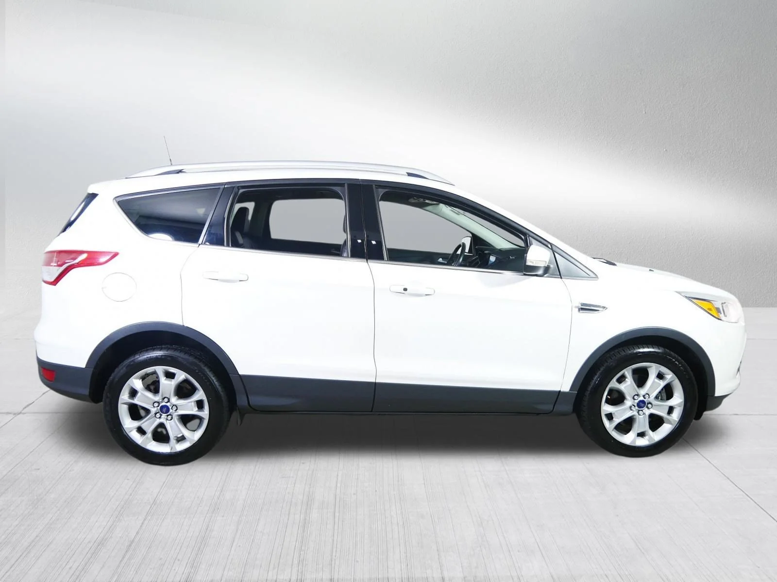 Used 2016 White Platinum Metallic Tri-Coat Ford Titanium image 8