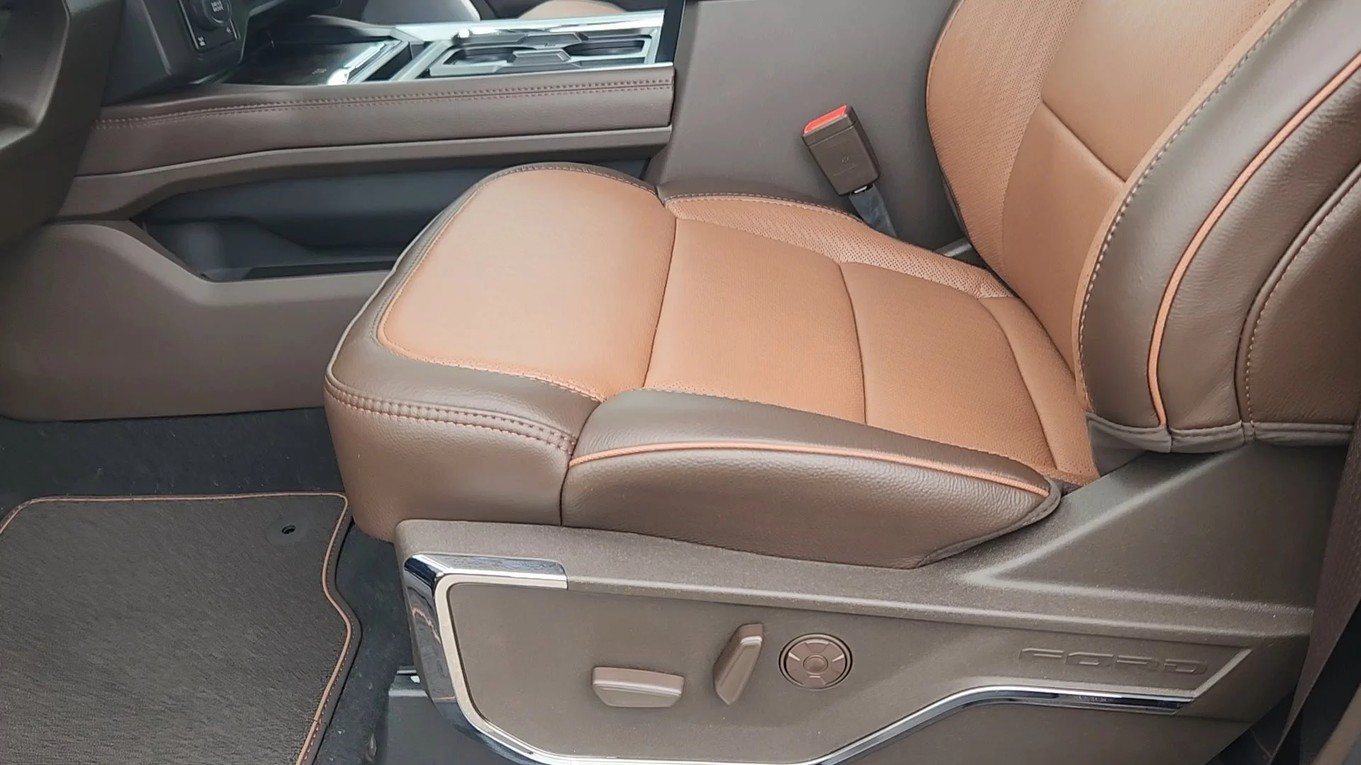 New 2026 Agate Black Metallic Ford King Ranch image 15