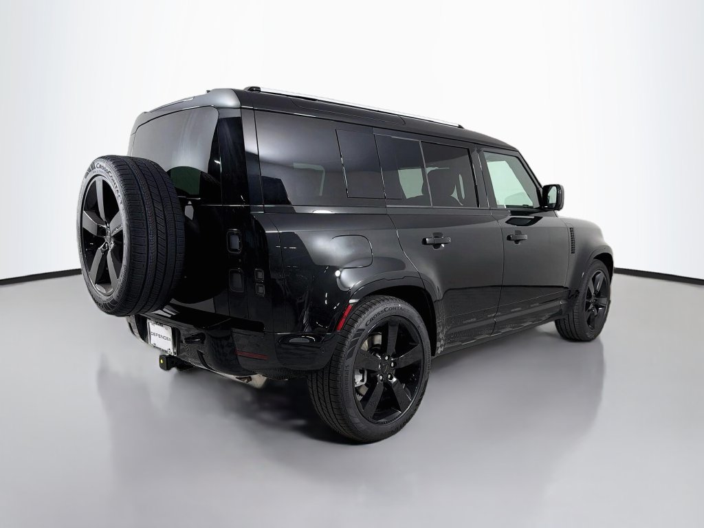 New 2026 Santorini Black Land Rover X-Dynamic SE image 5