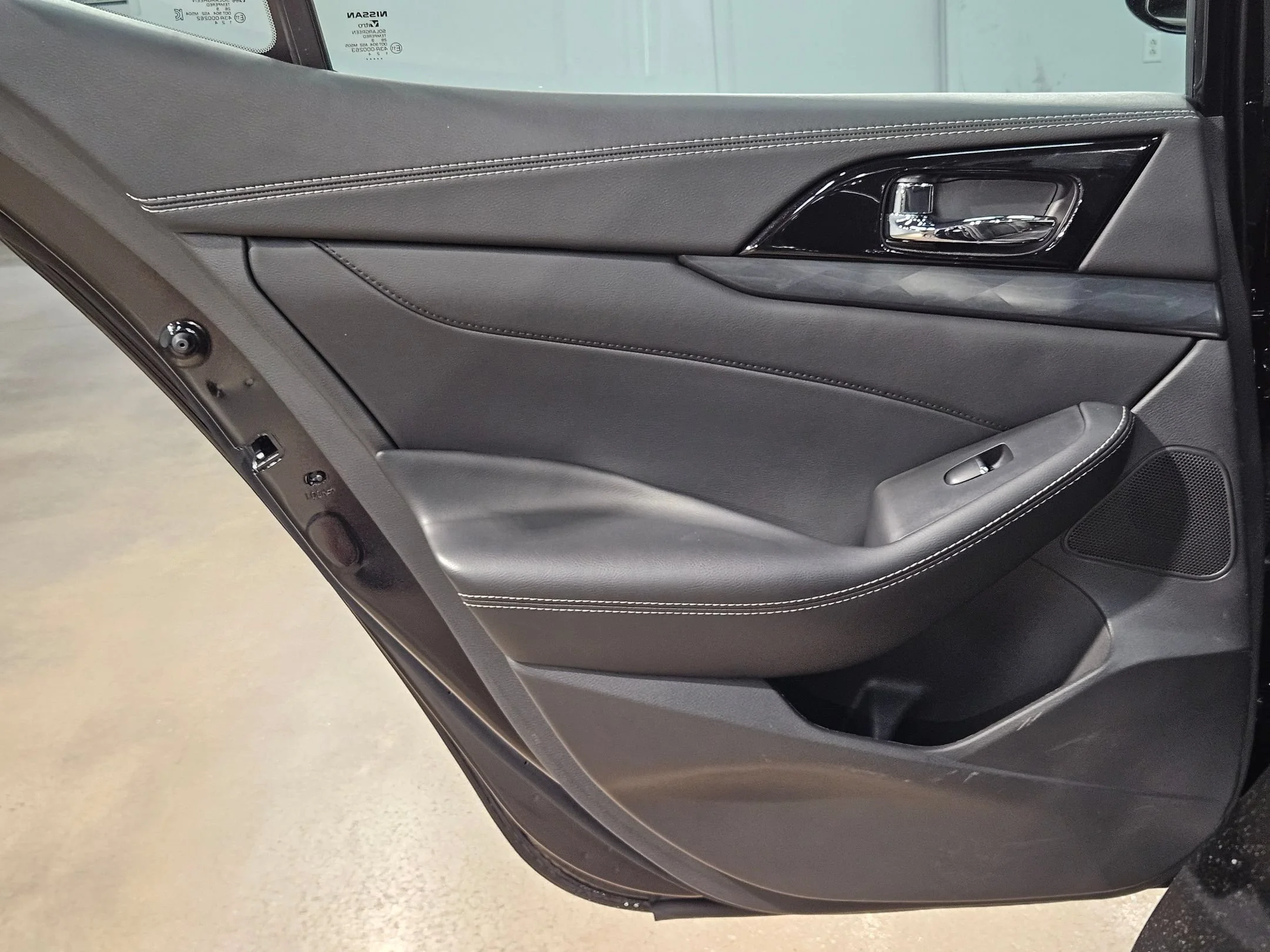 Used 2020 Super Black Nissan Platinum image 34