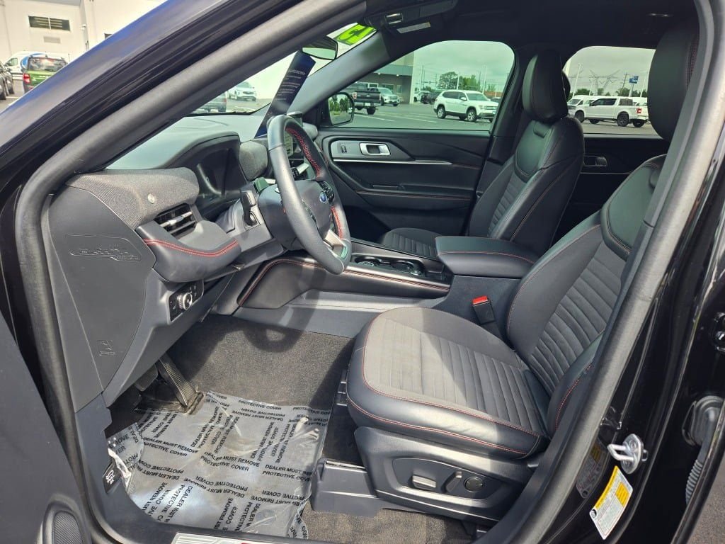 Certified Used 2025 Black Metallic Ford ST-Line image 24