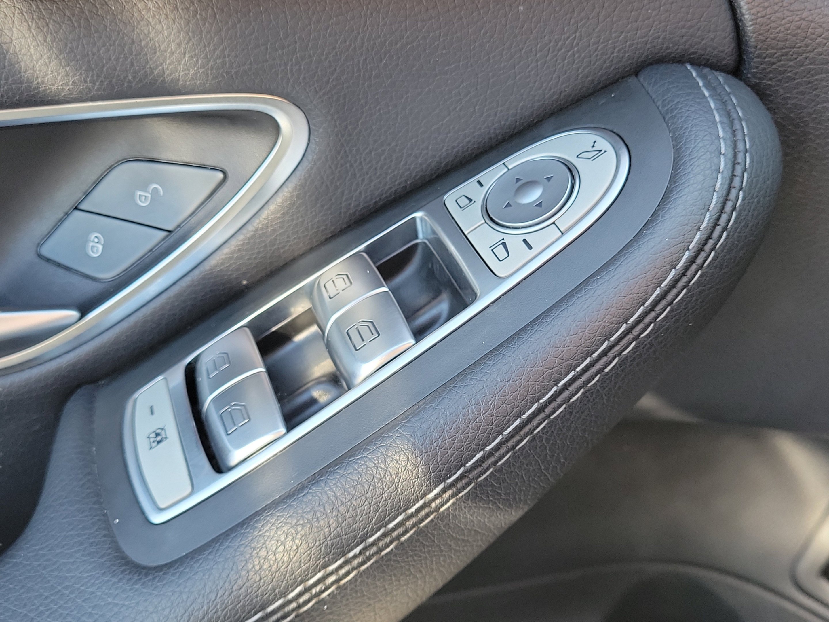 Used 2019 Brilliant Blue Mercedes-Benz C 300 image 26
