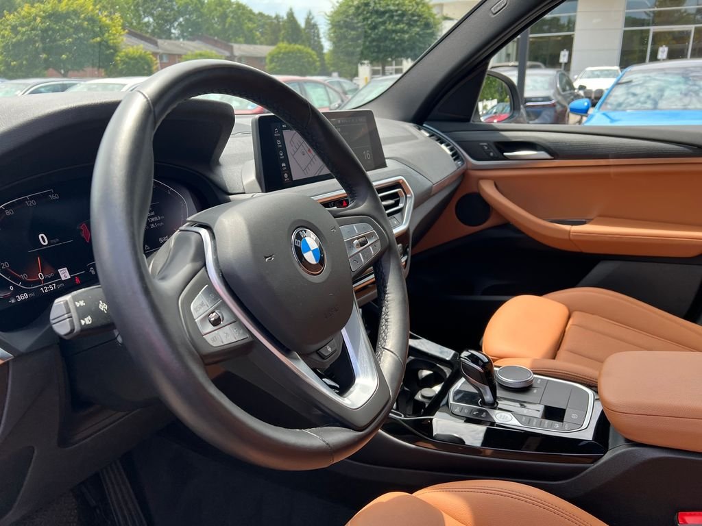 Used 2024 Gray BMW xDrive30i image 16