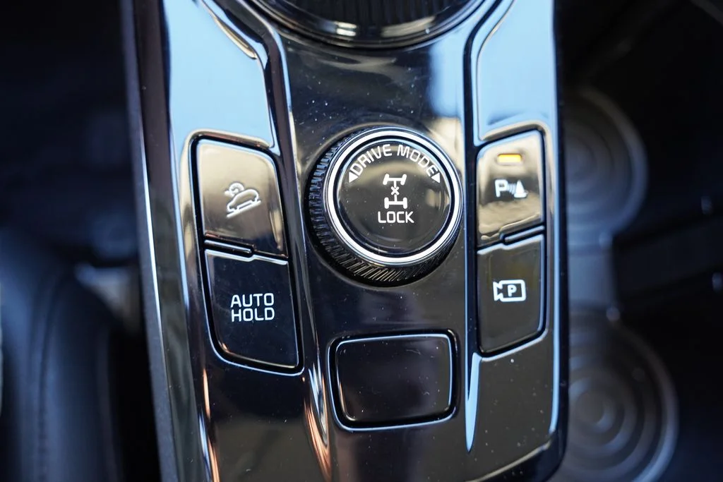 Used 2025 Snow White Pearl Kia EX image 29
