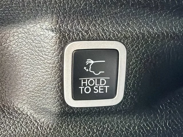 Used 2022 White Jeep Summit 4x2 image 19