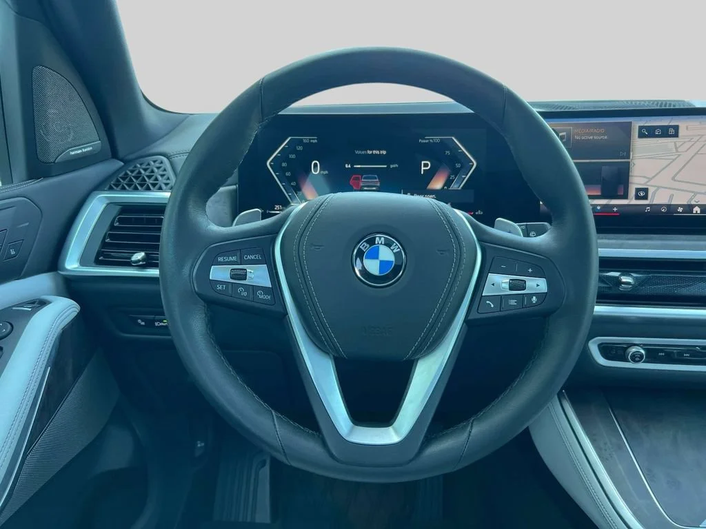 Used 2024 Skyscraper Grey Metallic BMW xDrive40i image 17