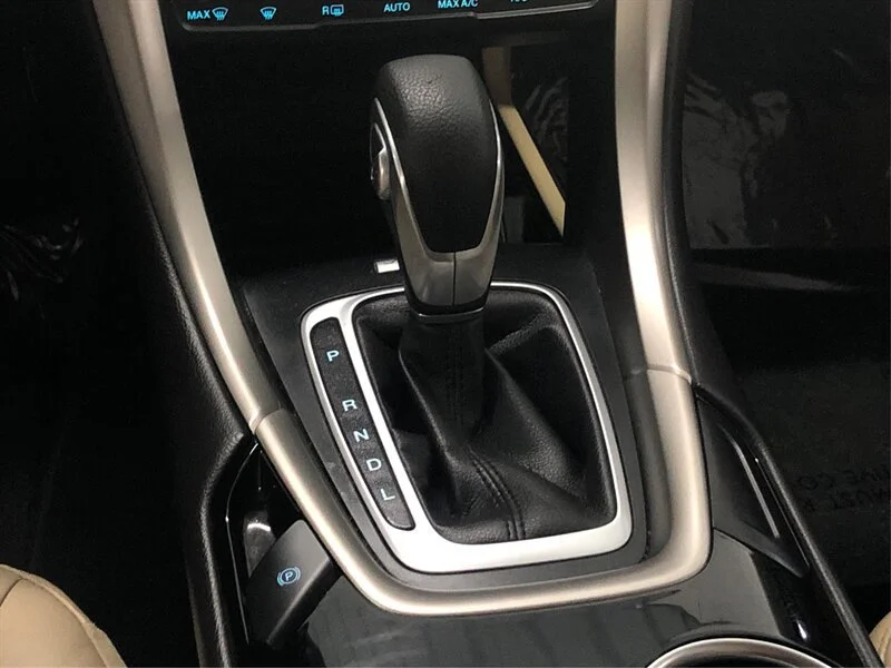 Used 2013 Oxford White Ford SE Hybrid image 24