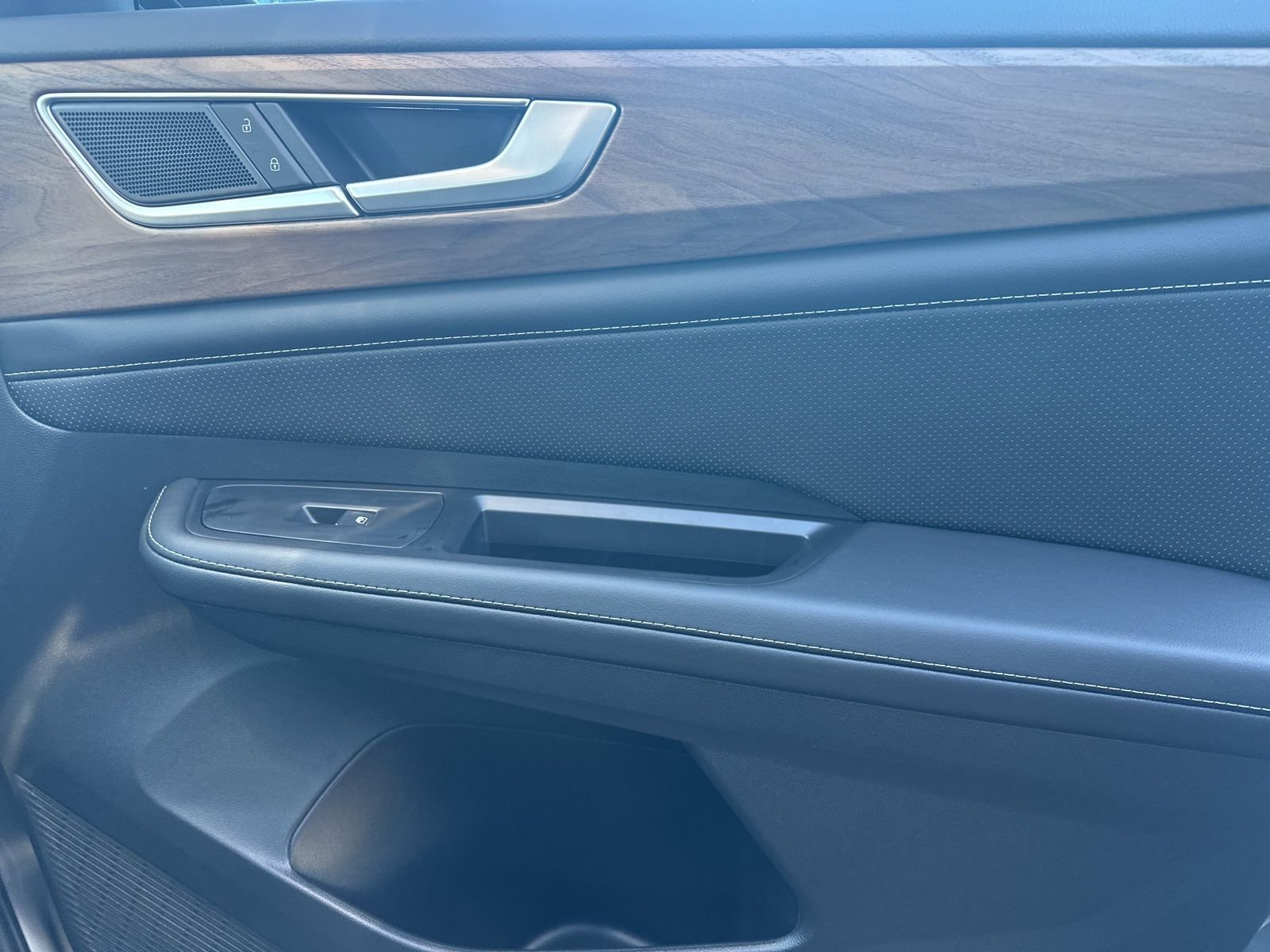 New 2026 Silver Volkswagen 2.0T SE w/Technology image 39