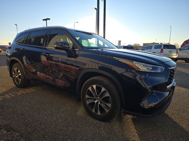 2020 Toyota Highlander XLE photo 3
