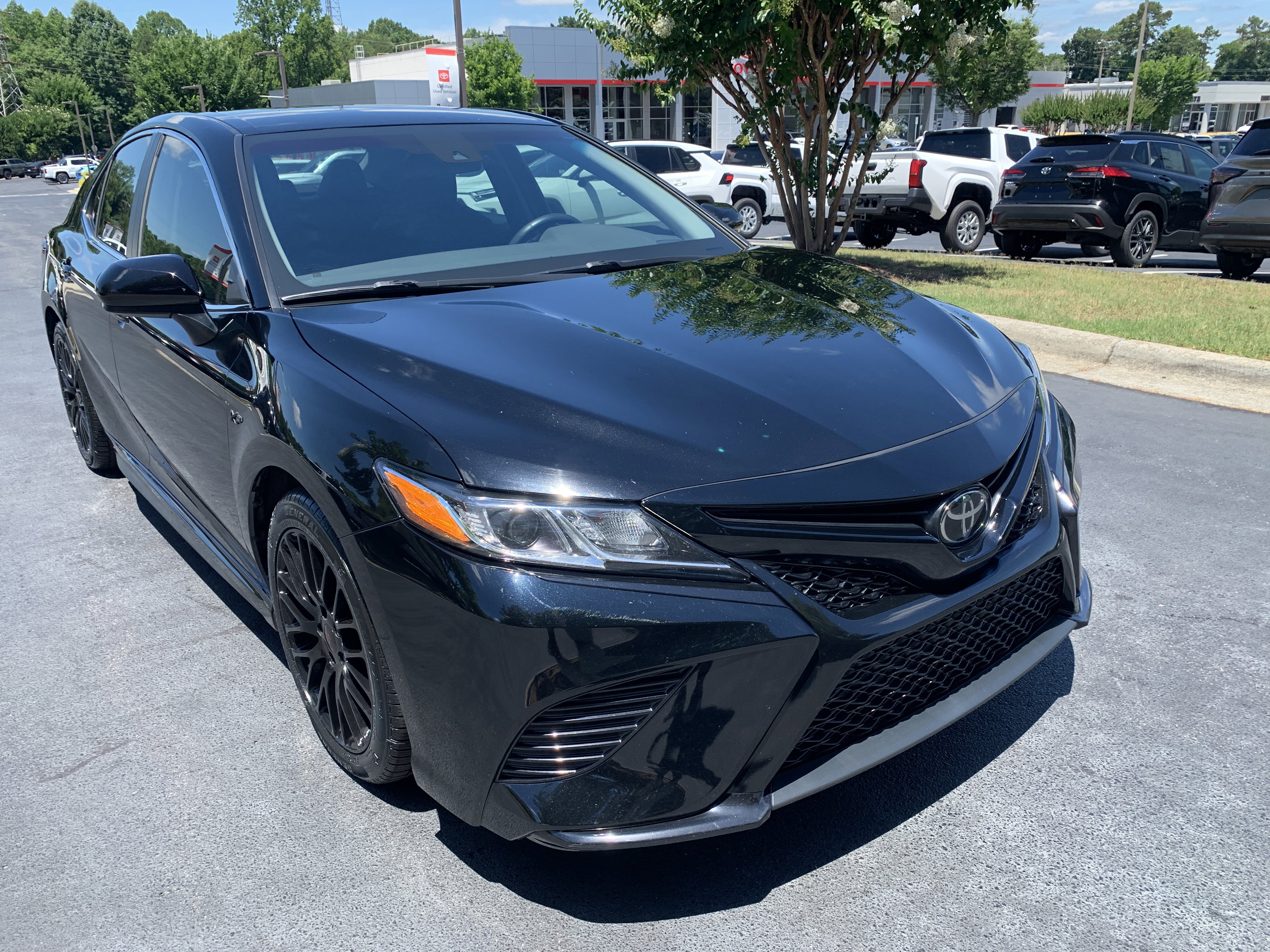 Used 2020 Midnight Black Metallic Toyota SE image 3