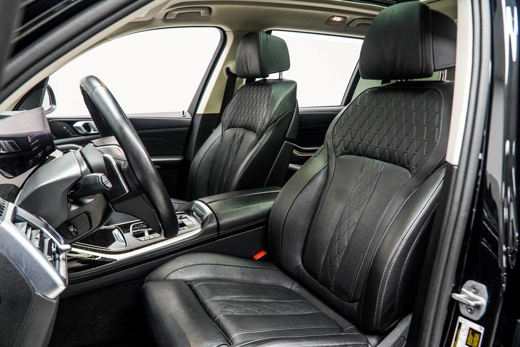 Used 2025 Black BMW xDrive40i image 37