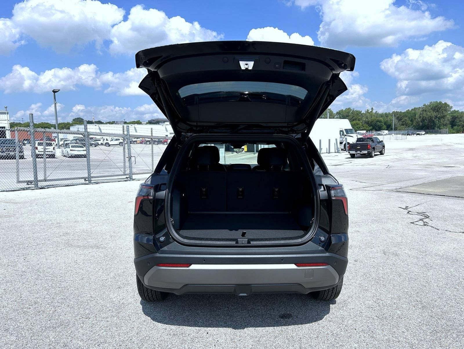New 2027 Mosaic Black Metallic Chevrolet LT image 21