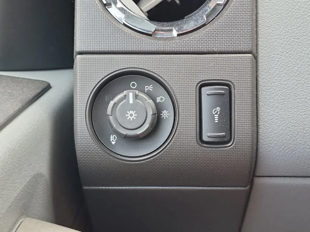 Used 2016 Blue Jeans Metallic Ford XLT image 16