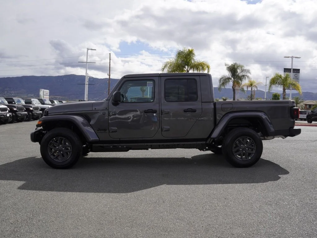 New 2026 Granite Crystal Metallic Clearcoat Jeep Sport S image 7
