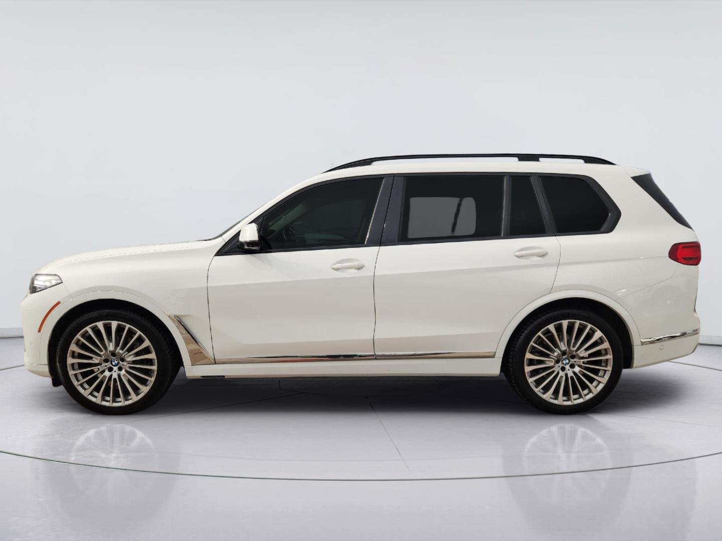 2021 BMW X7 photo 4 of 35