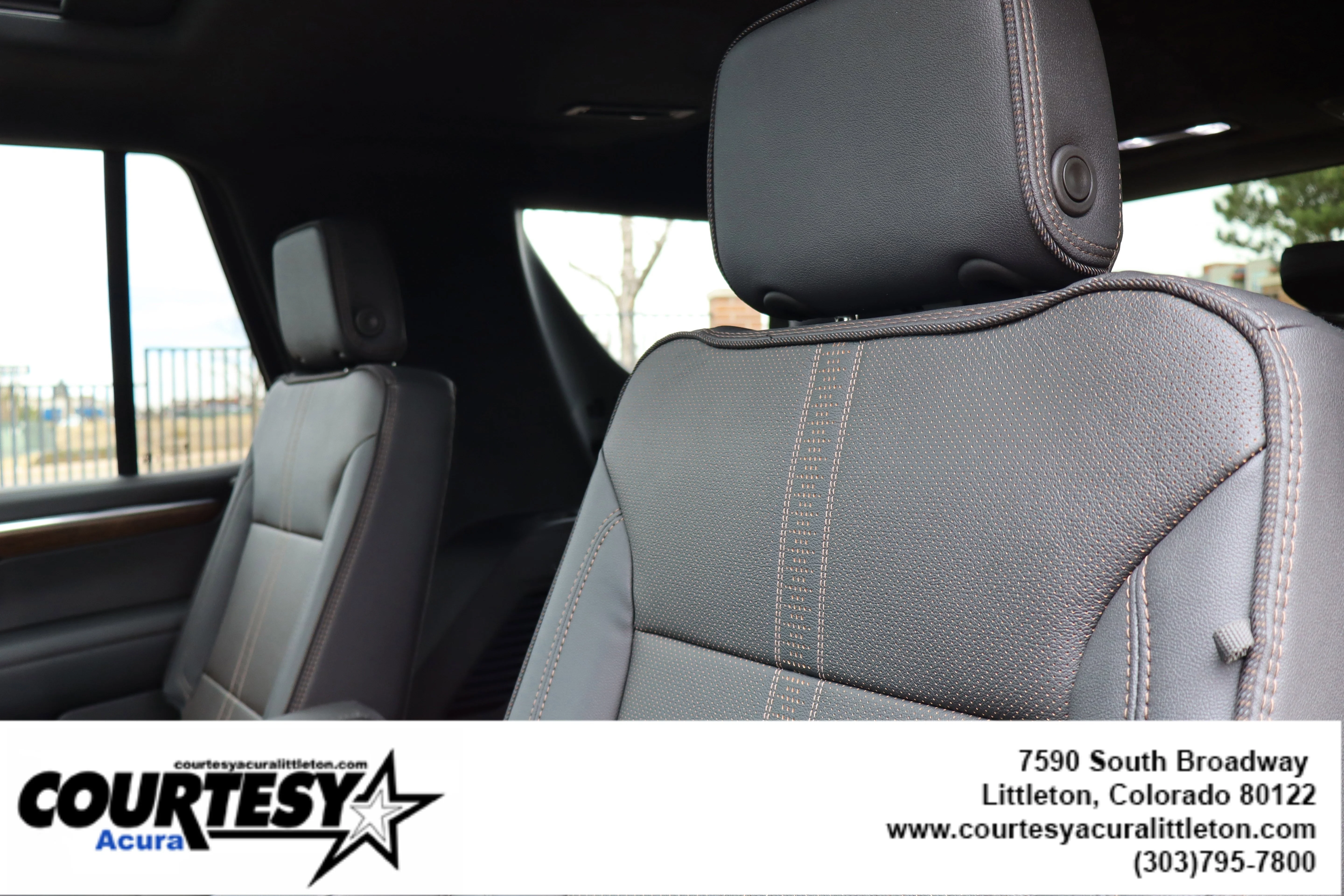 Used 2025 Iridescent Pearl Tricoat Chevrolet High Country image 28