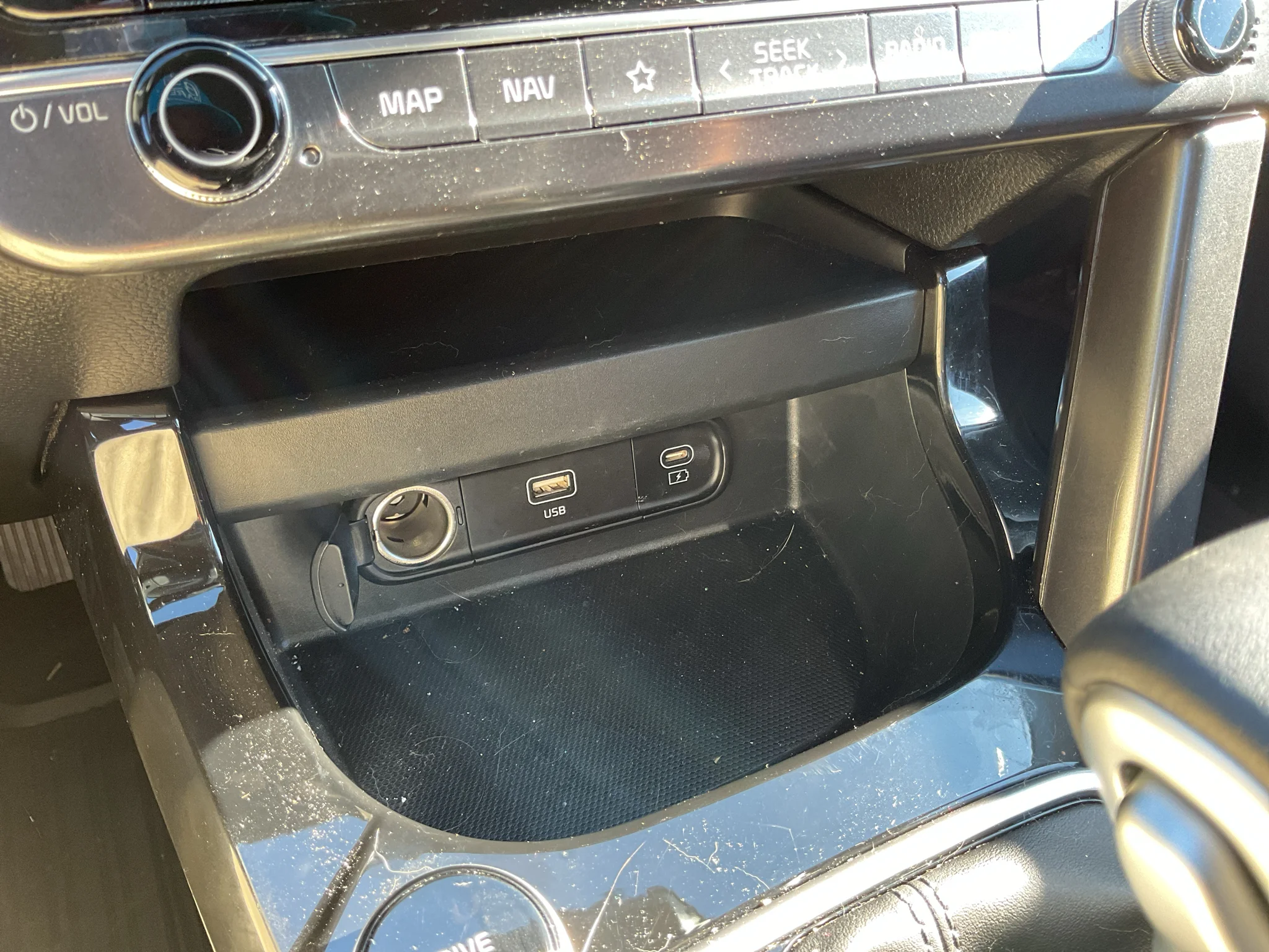 Certified Used 2025 Clear White/Black Roof Kia S image 24