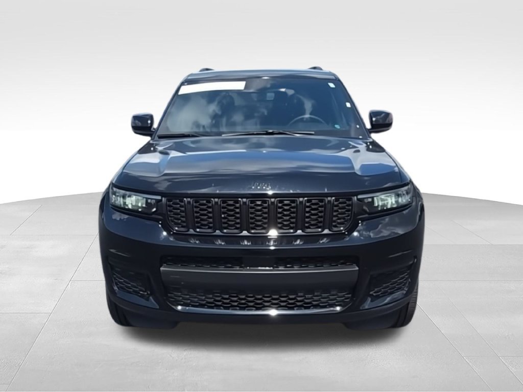 Used 2023 Black Jeep Altitude image 4
