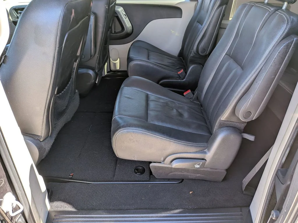 Used 2015 Gray Chrysler LX image 21