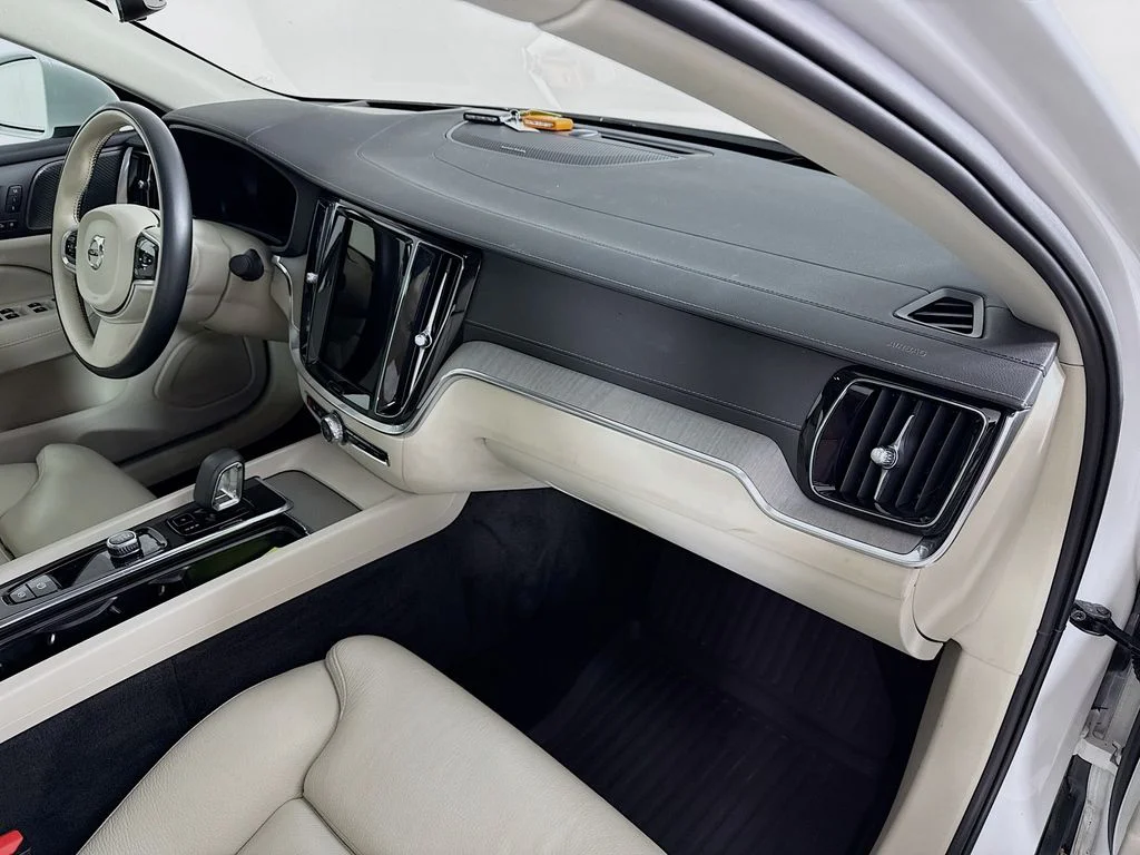 Used 2023 Crystal White Volvo Ultimate image 28
