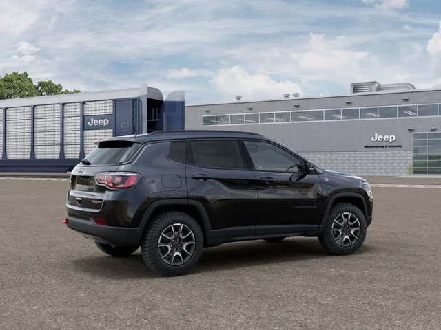 New 2026 Diamond Black Crystal Pearl-Coat Exterior Paint Jeep Trailhawk image 5
