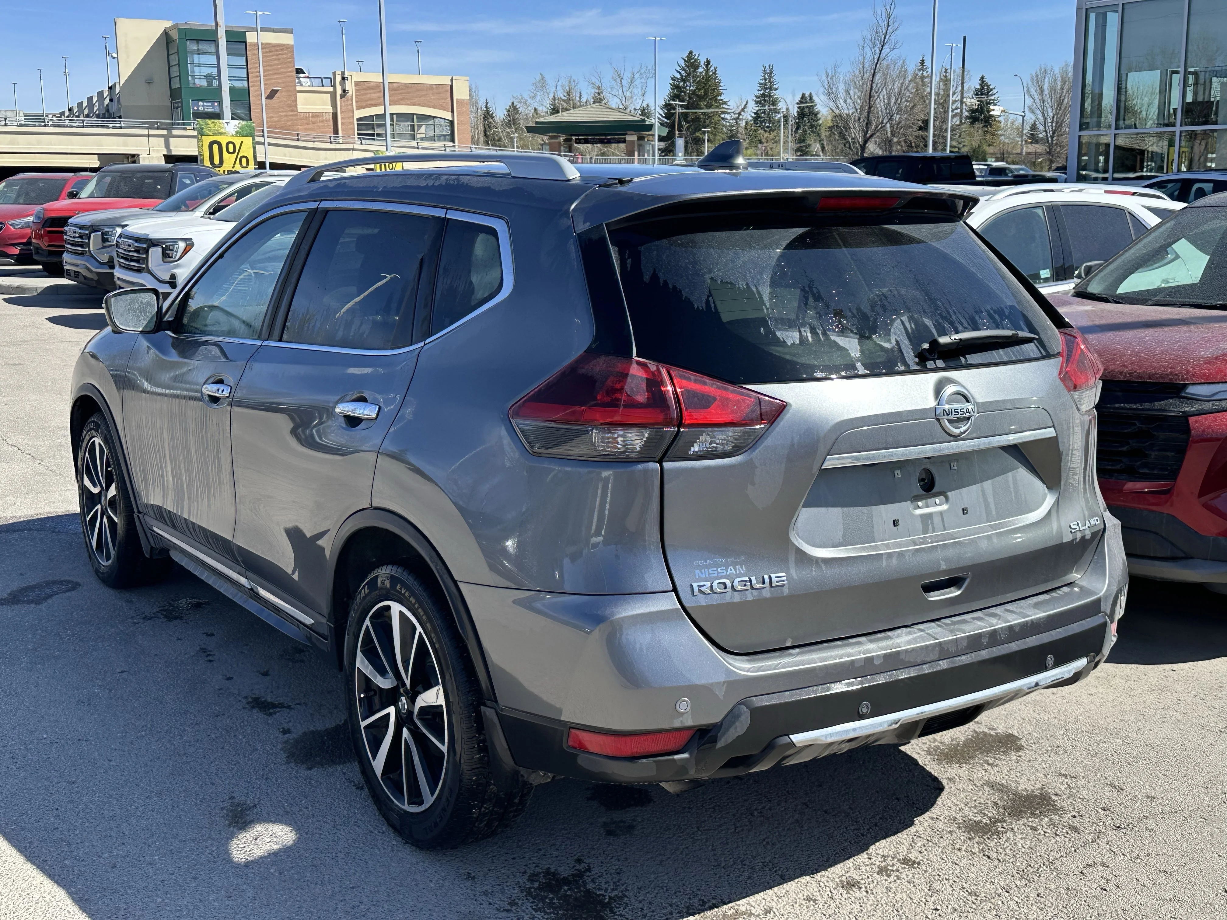 Used 2019 Black Nissan SL image 4