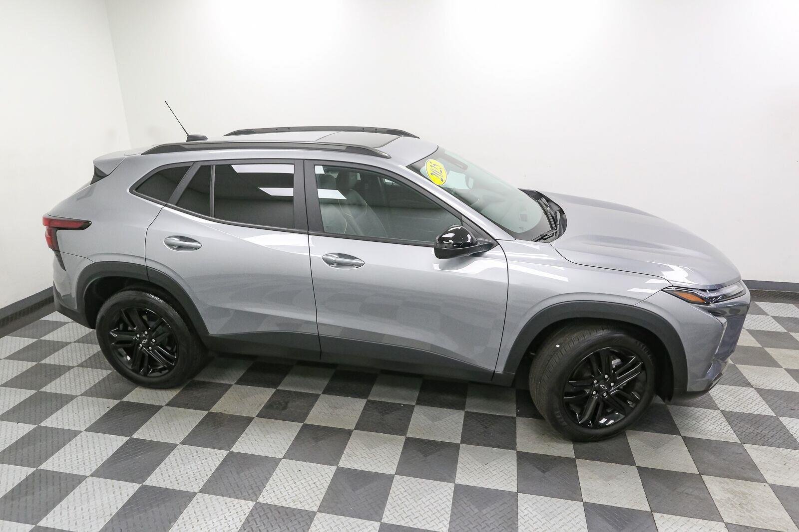 Used 2025 Sterling Gray Metallic Chevrolet ACTIV image 5