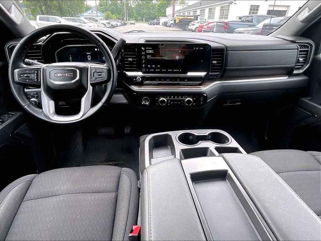 Used 2023 White GMC Elevation image 21