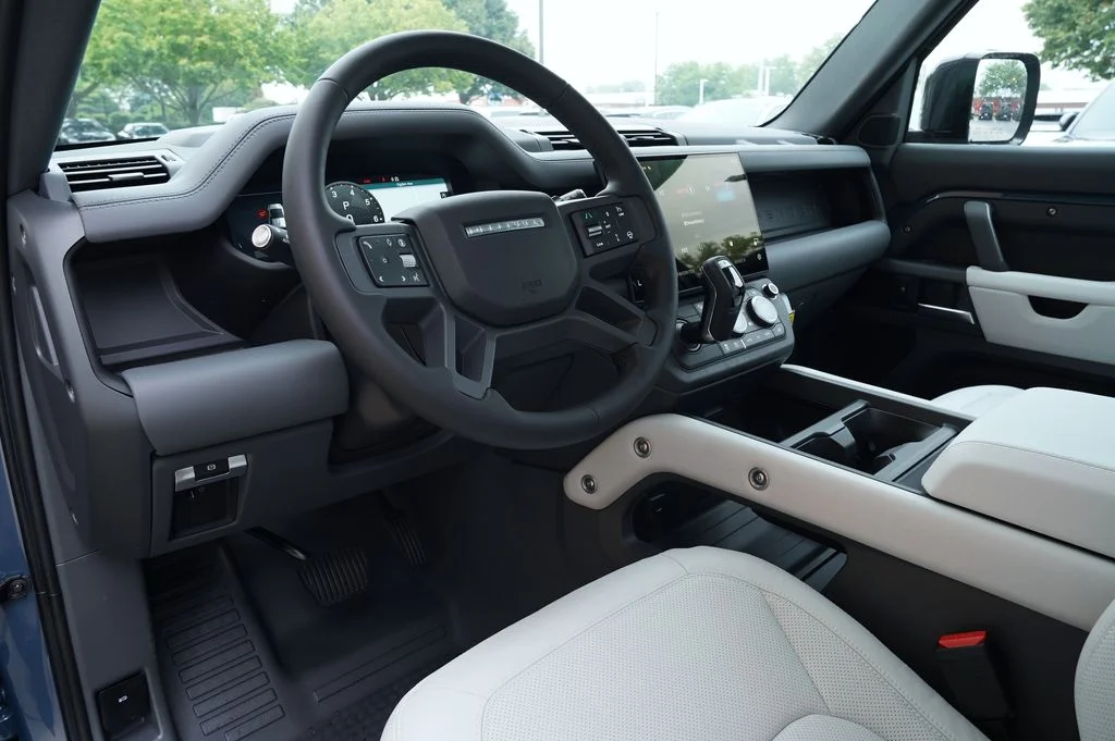 New 2026 Tasman Blue Land Rover X-Dynamic SE image 14