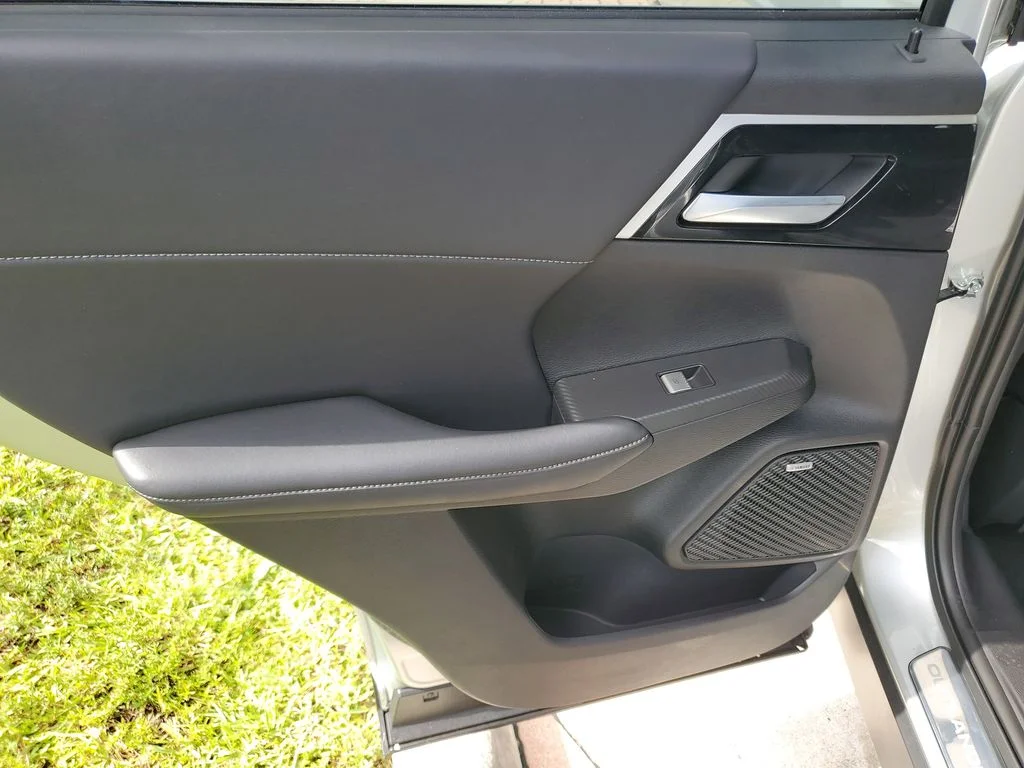 2025 Mitsubishi Outlander SE - Photo 12