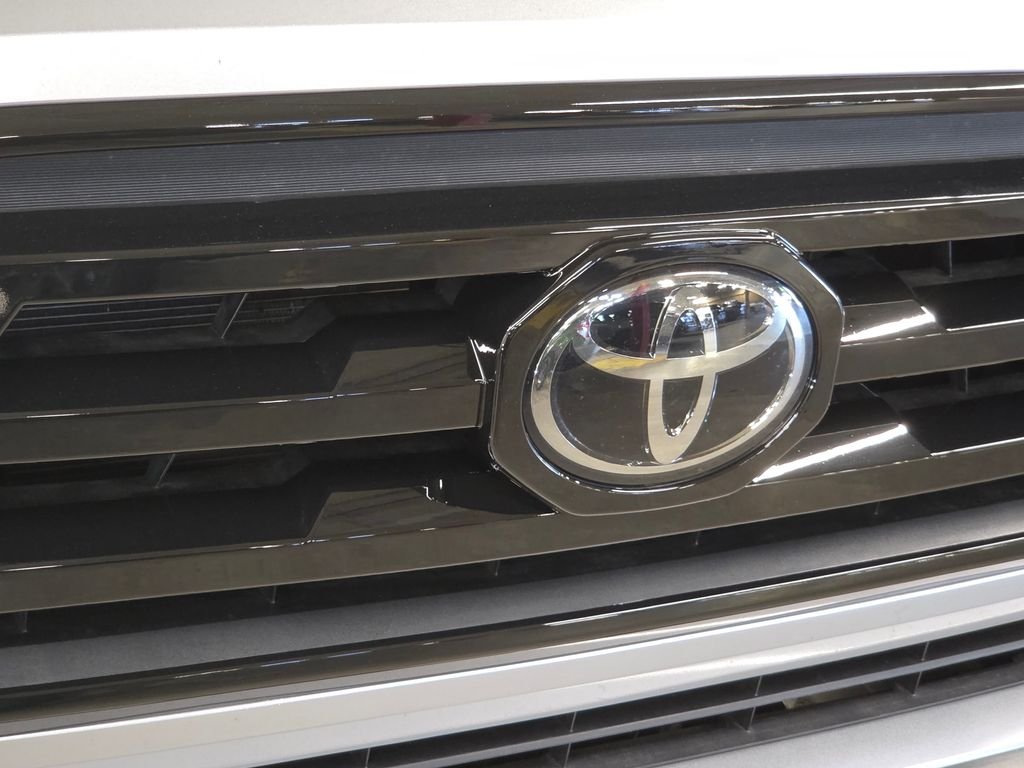 Used 2022 Silver Toyota SR image 13