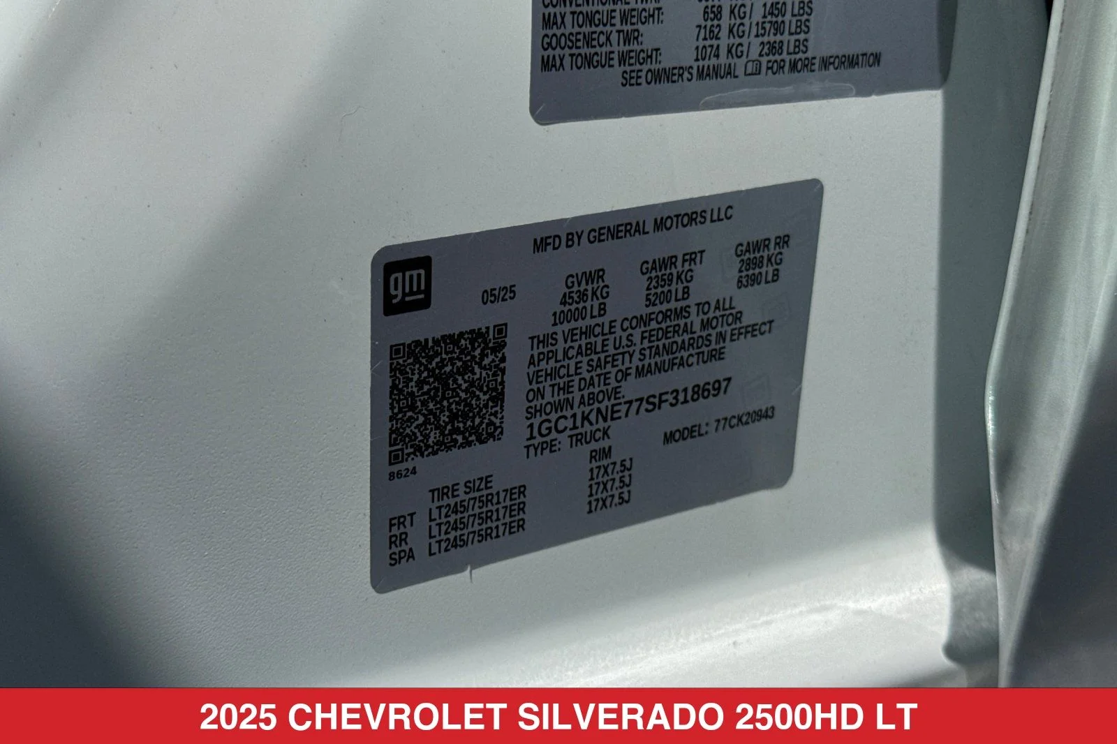 Used 2025 White Chevrolet LT image 31