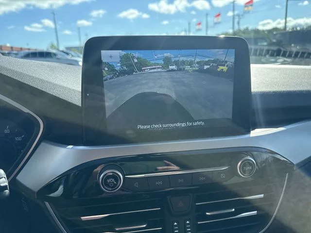 Used 2020 Magnetic Metallic Ford SE image 24