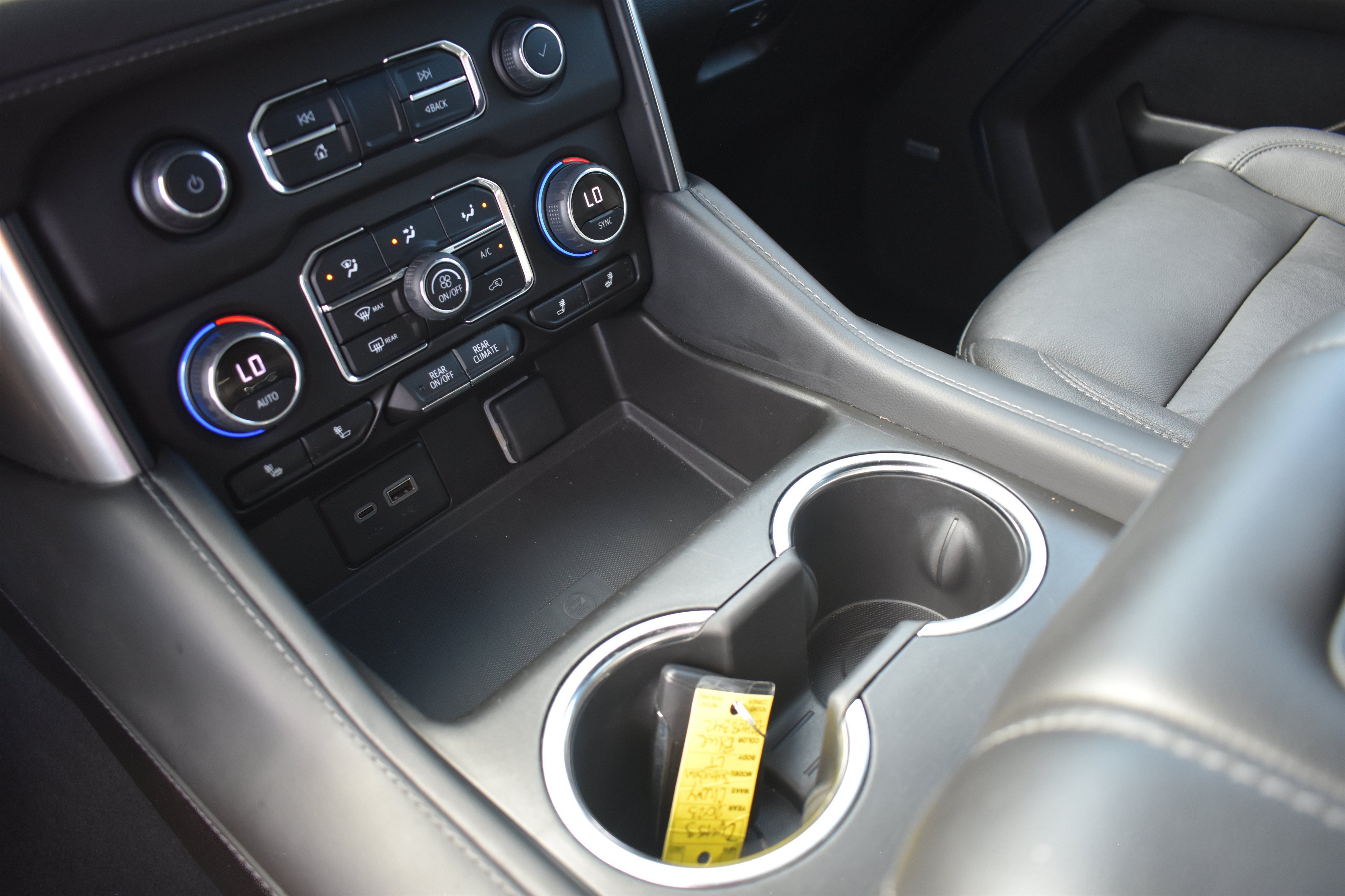 2023 Chevrolet Suburban LT - Photo 28