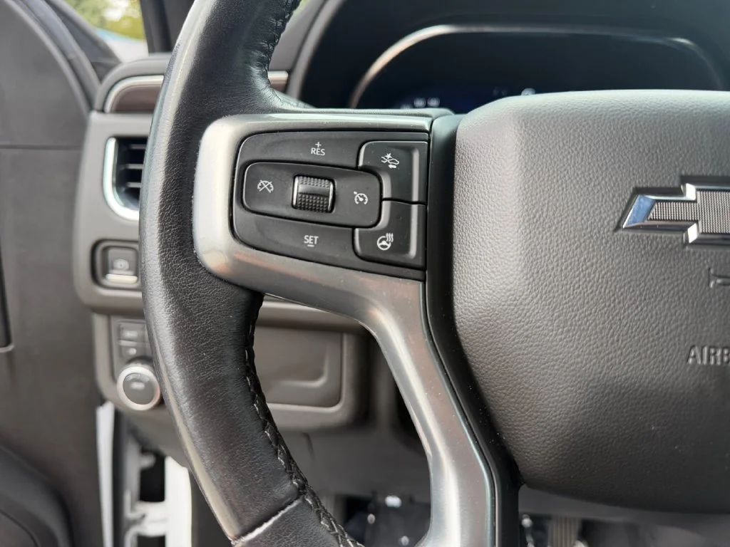 Used 2022 White Chevrolet Z71 image 24