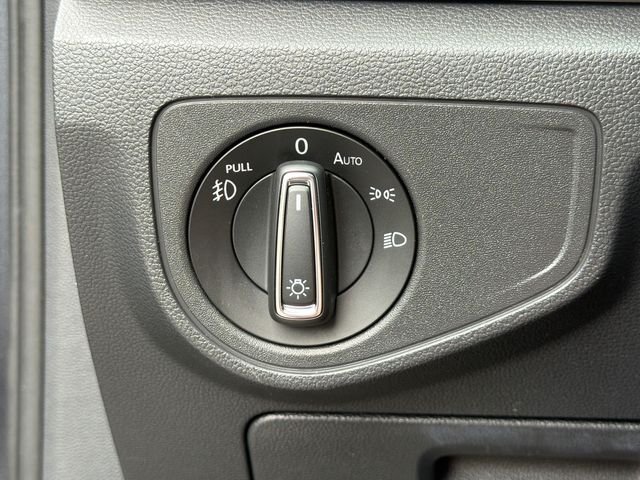 Used 2018 Gray Volkswagen SEL Premium image 35