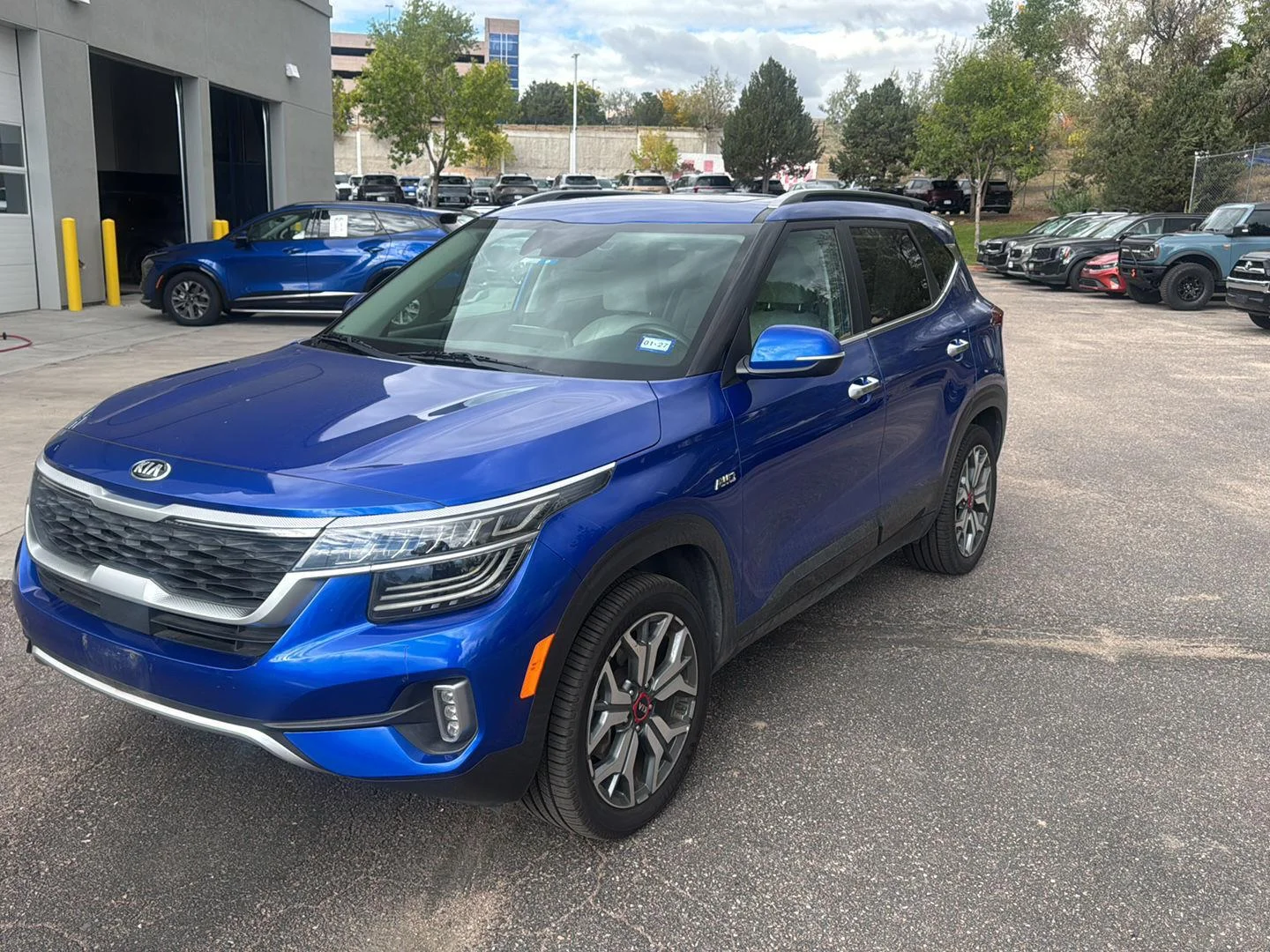 Used 2021 Neptune Blue Kia SX Turbo image 3