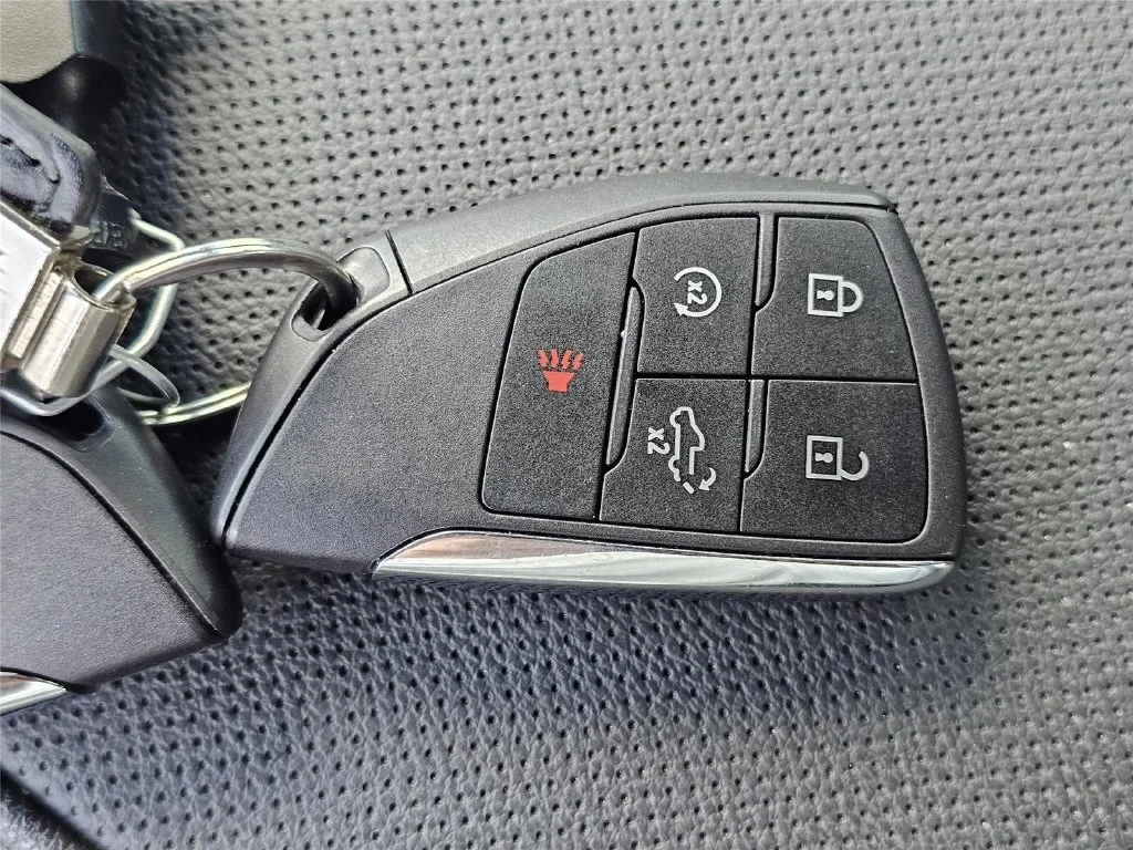 Used 2025 Sterling Metallic GMC SLT image 33