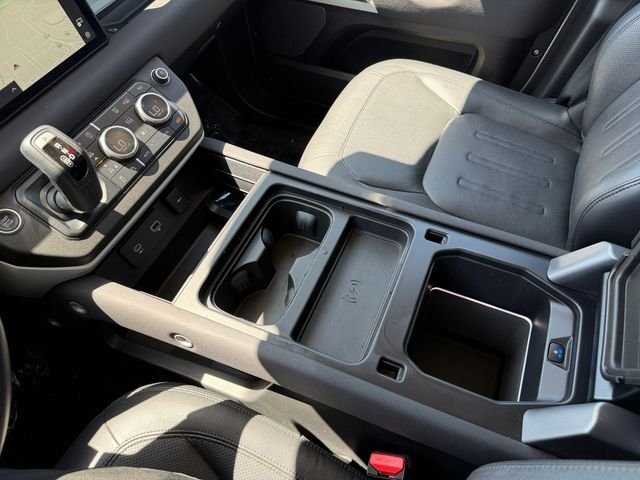 Used 2022 Eiger Grey Metallic Land Rover S image 24