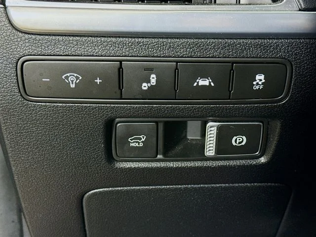 Used 2021 Green Hyundai Limited image 11