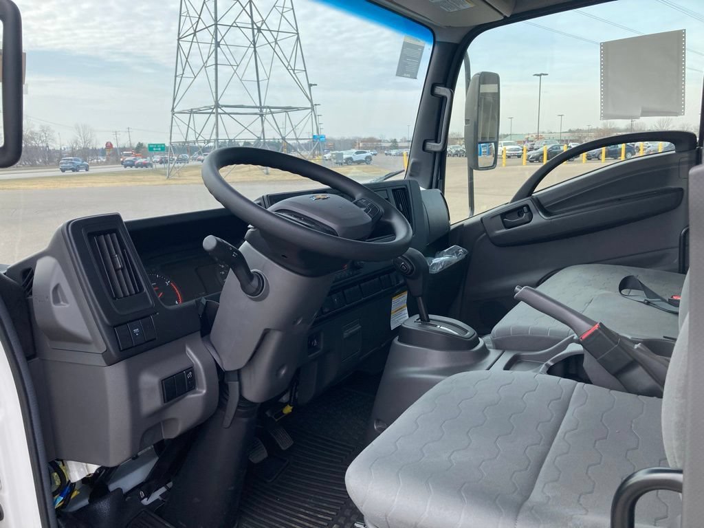 New 2025 Arc White Chevrolet MEDIUM ASH GRAY image 8