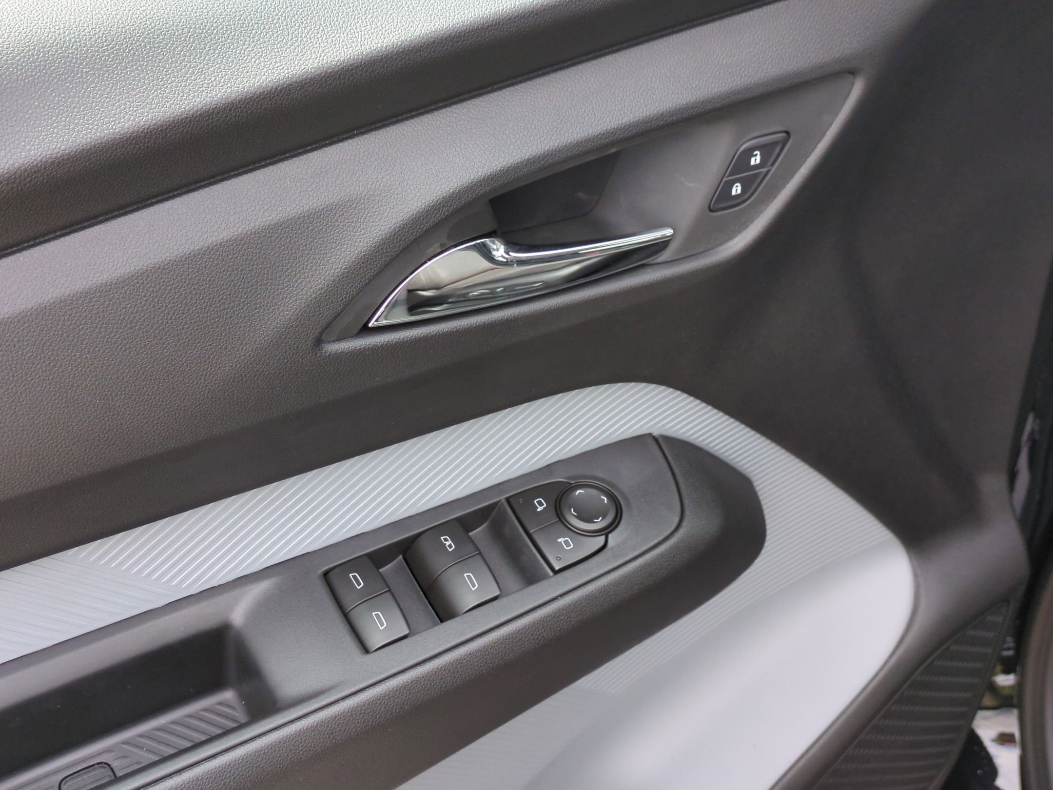 New 2027 Mosaic Black Metallic Chevrolet LT image 23