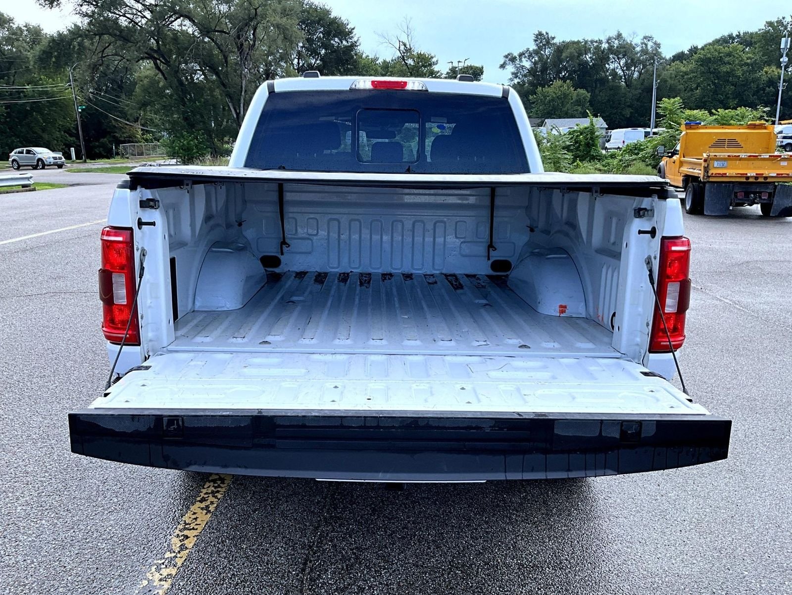 Used 2021 White Ford XLT image 9