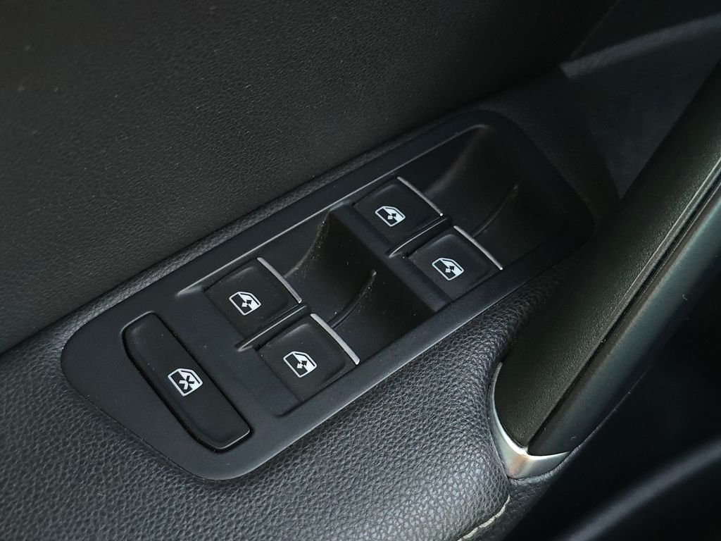Used 2018  Volkswagen DCC & Navigation 4Motion image 26