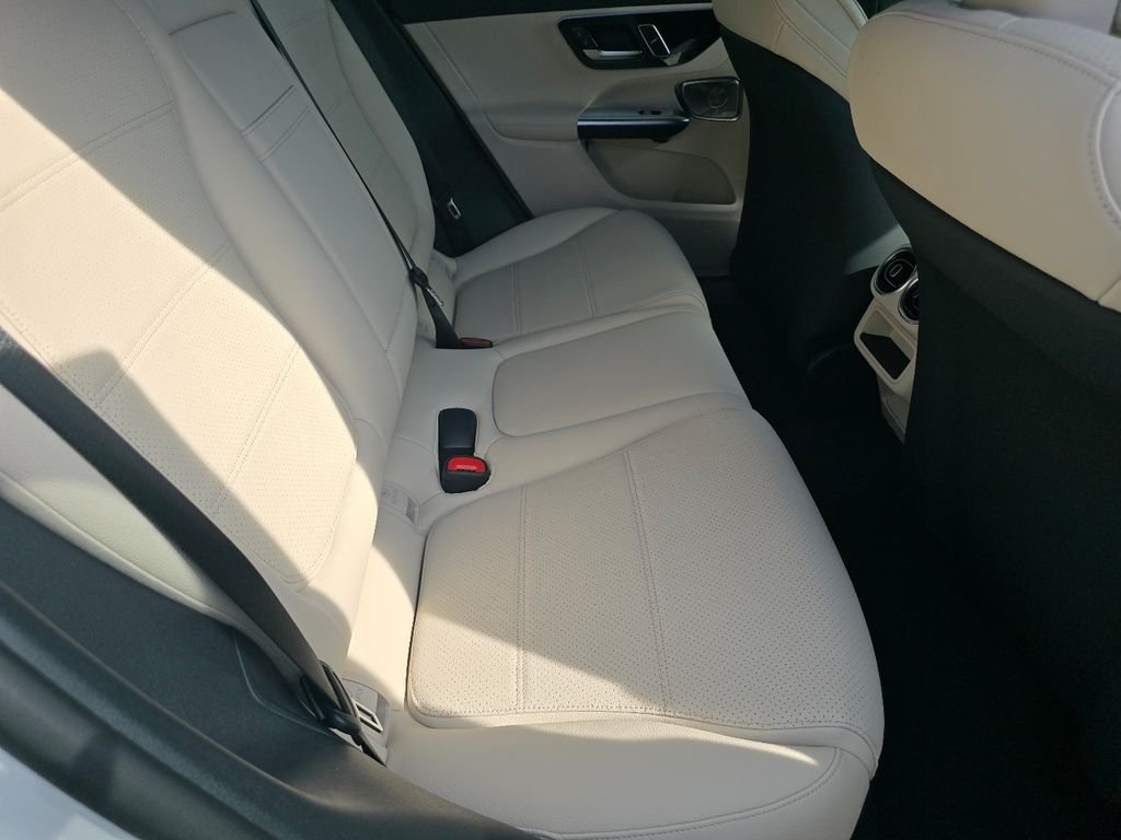 New 2027 Polar White Mercedes-Benz GLC 300 image 29