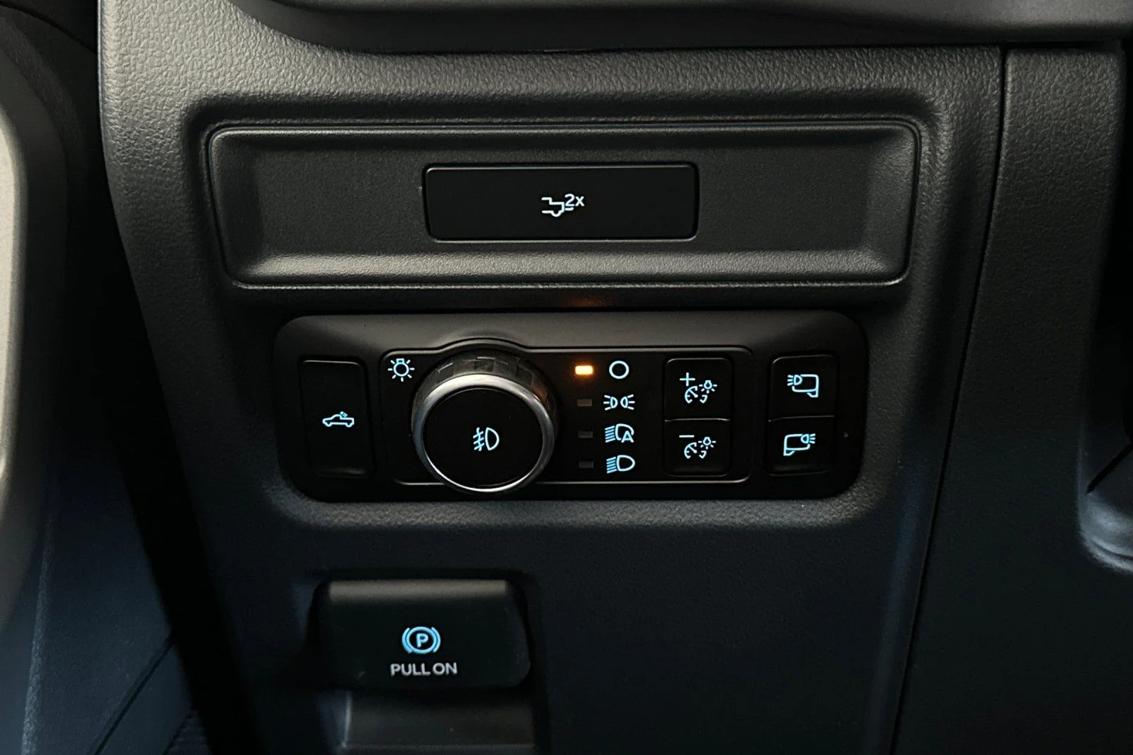 New 2026 Agate Black Metallic Ford XLT image 26